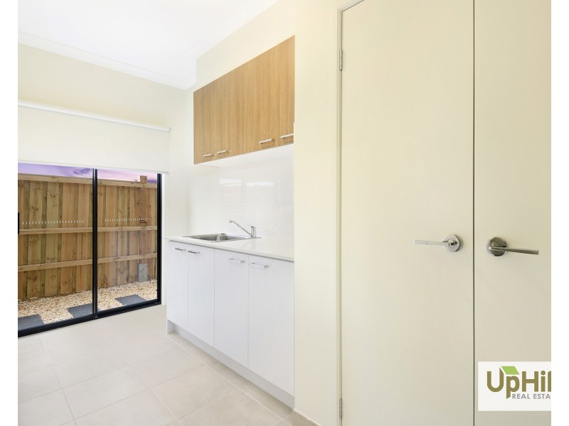 7 Makalu Circuit, Clyde North VIC 3978