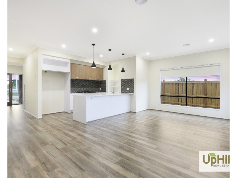 7 Makalu Circuit, Clyde North VIC 3978