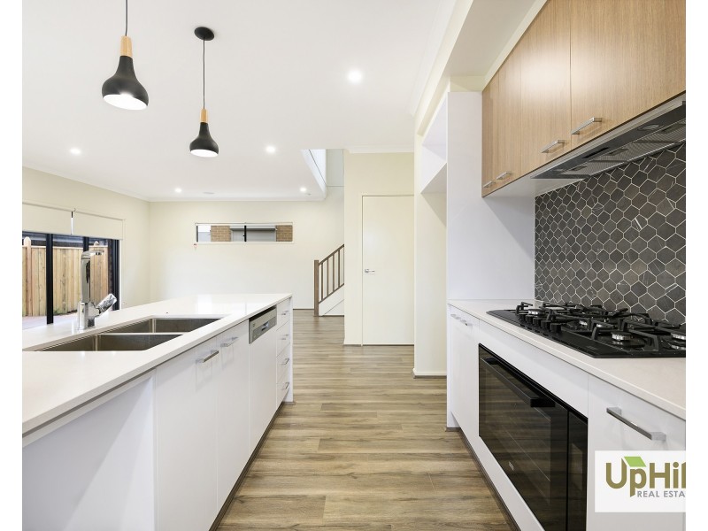 7 Makalu Circuit, Clyde North VIC 3978