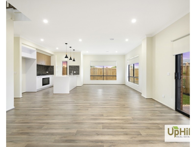 7 Makalu Circuit, Clyde North VIC 3978