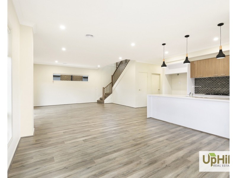 7 Makalu Circuit, Clyde North VIC 3978