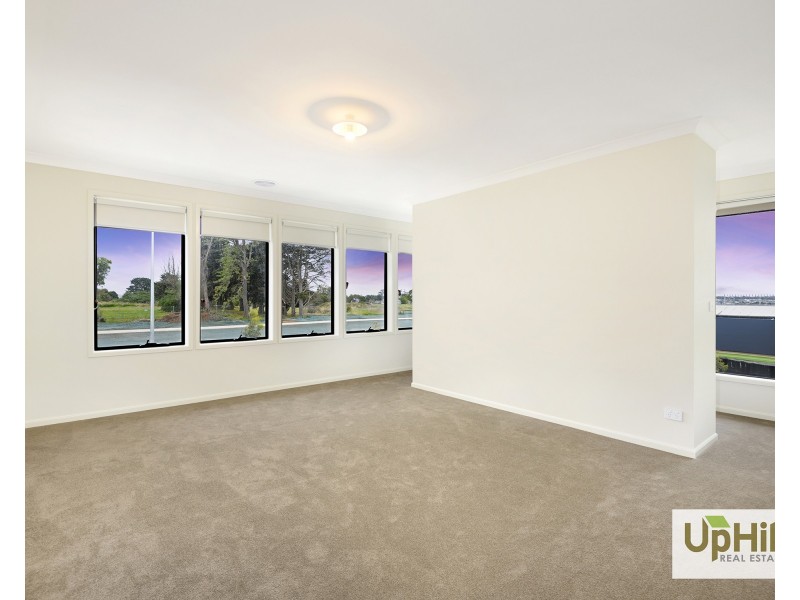 7 Makalu Circuit, Clyde North VIC 3978