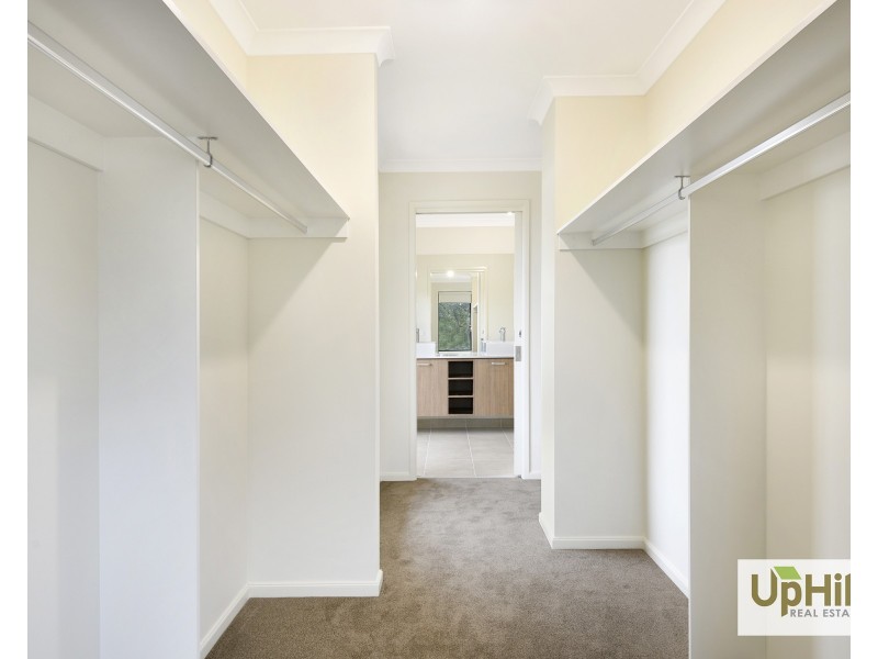 7 Makalu Circuit, Clyde North VIC 3978