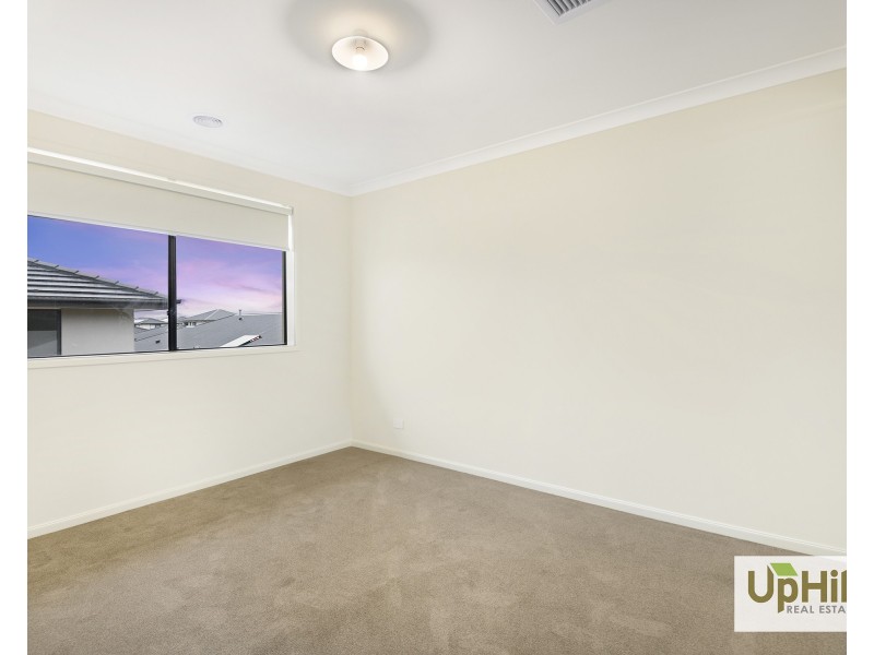 7 Makalu Circuit, Clyde North VIC 3978