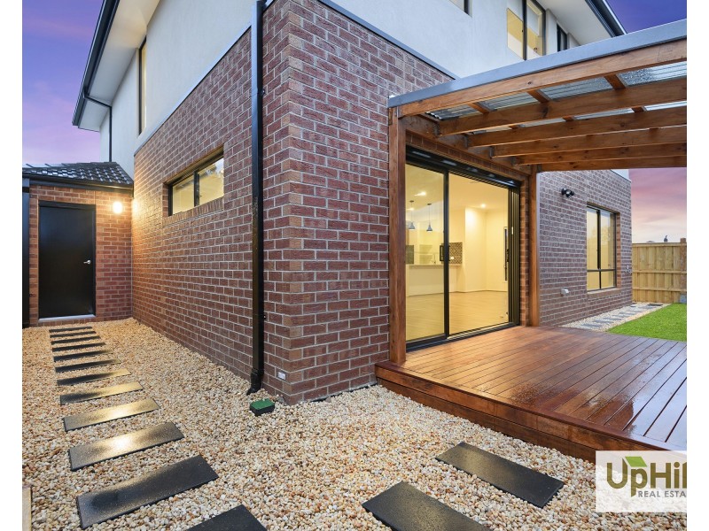 7 Makalu Circuit, Clyde North VIC 3978