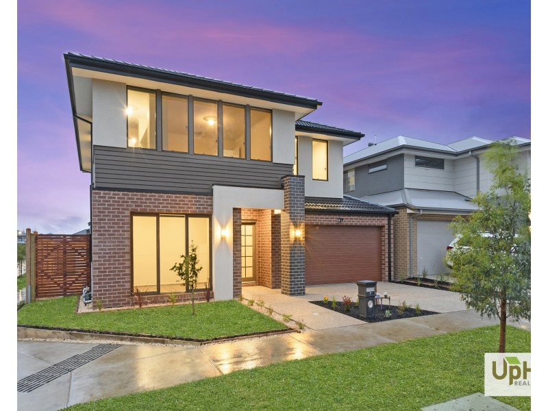 7 Makalu Circuit, Clyde North VIC 3978