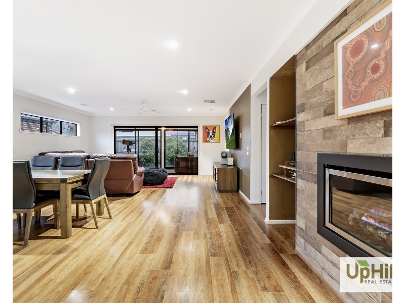 32 Castillo Avenue, Clyde North VIC 3978