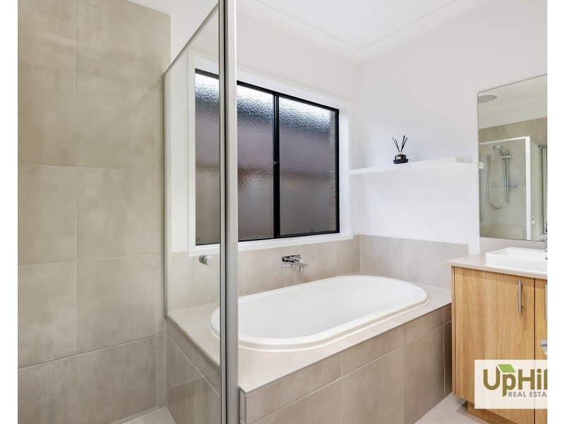 32 Castillo Avenue, Clyde North VIC 3978