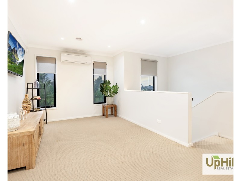 27 Lonarto Avenue, Clyde North VIC 3978