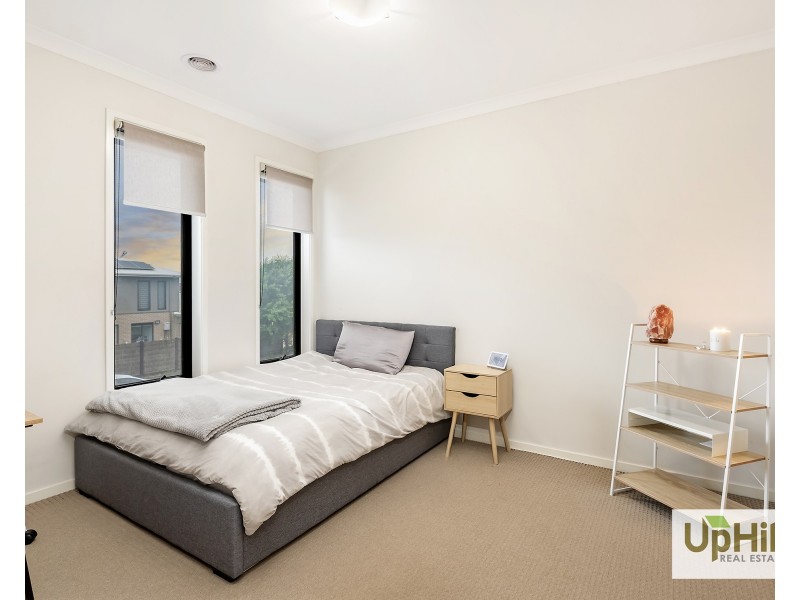 27 Lonarto Avenue, Clyde North VIC 3978