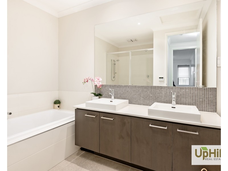 27 Lonarto Avenue, Clyde North VIC 3978