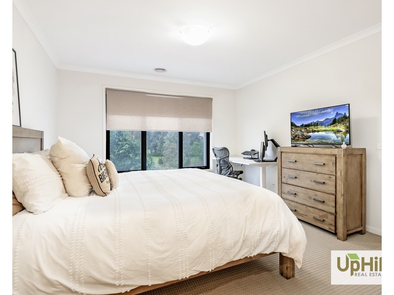 27 Lonarto Avenue, Clyde North VIC 3978