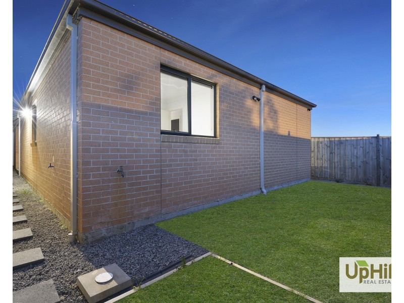 6 Towamba Avenue, Clyde VIC 3978