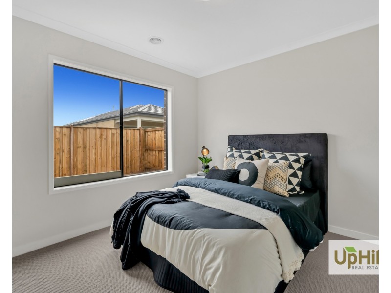 5 Glory Street, Clyde North VIC 3978