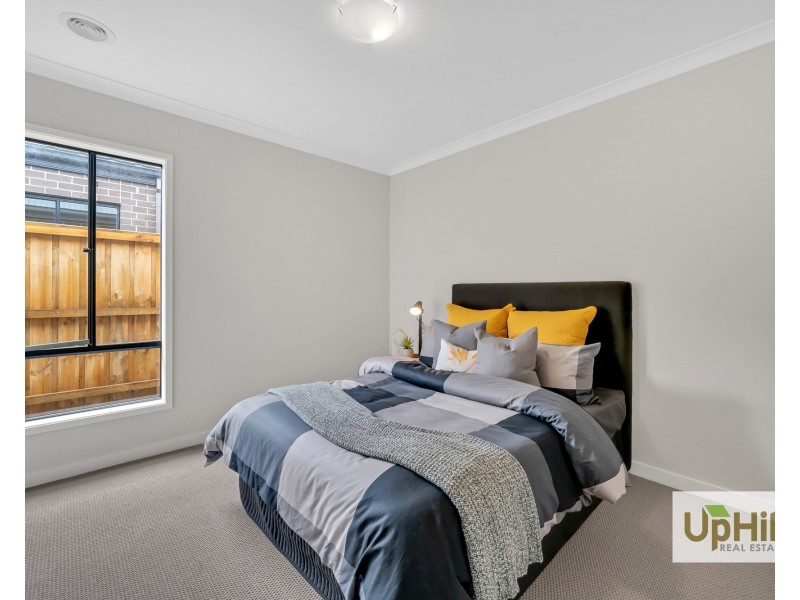 5 Glory Street, Clyde North VIC 3978
