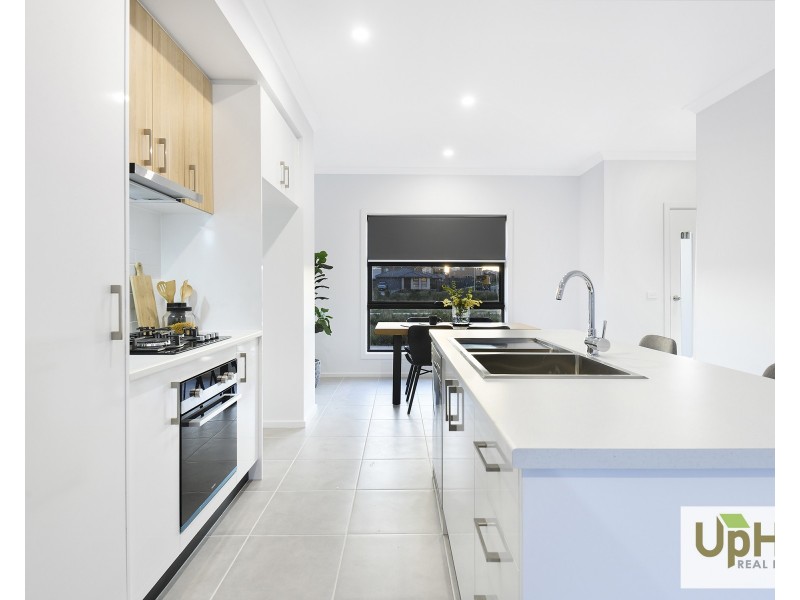 10 Monterey Loop, Clyde VIC 3978