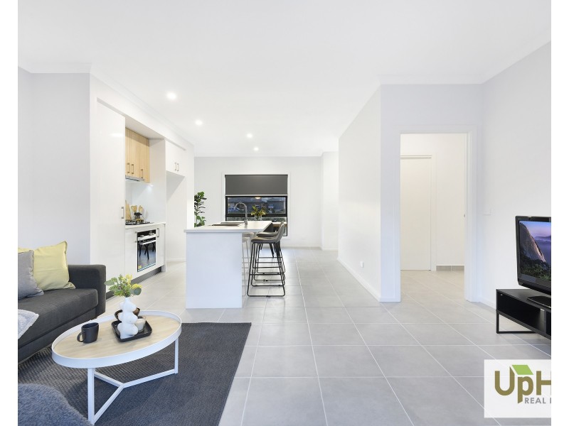 10 Monterey Loop, Clyde VIC 3978