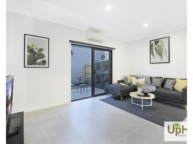 10 Monterey Loop, Clyde VIC 3978