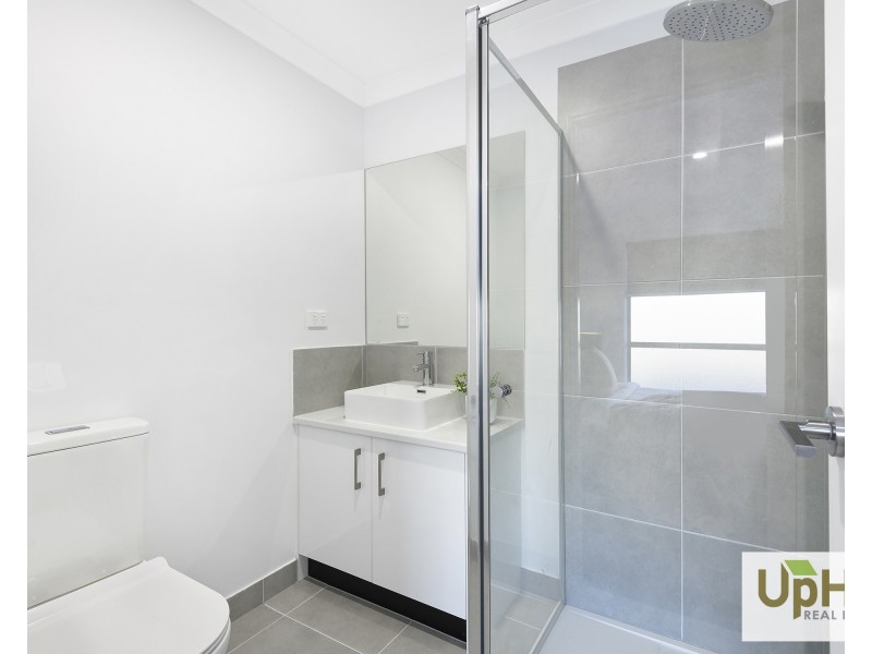 10 Monterey Loop, Clyde VIC 3978