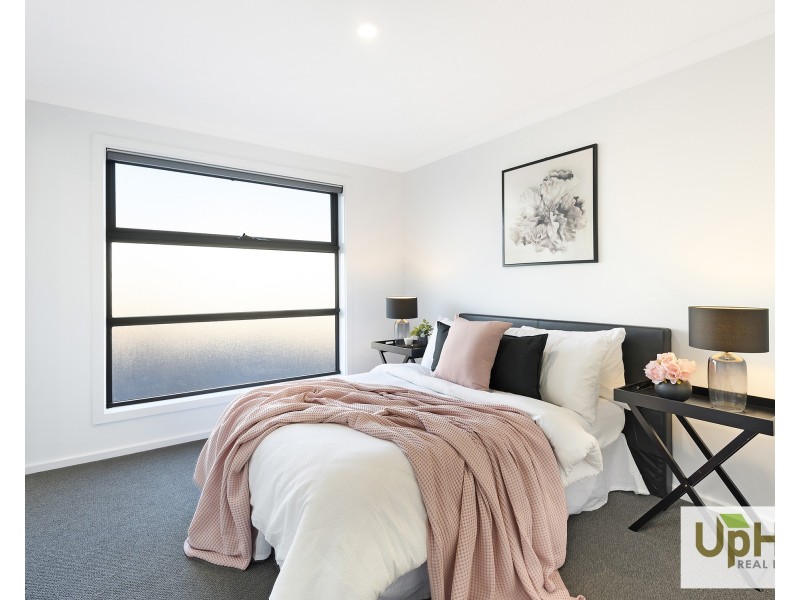 10 Monterey Loop, Clyde VIC 3978