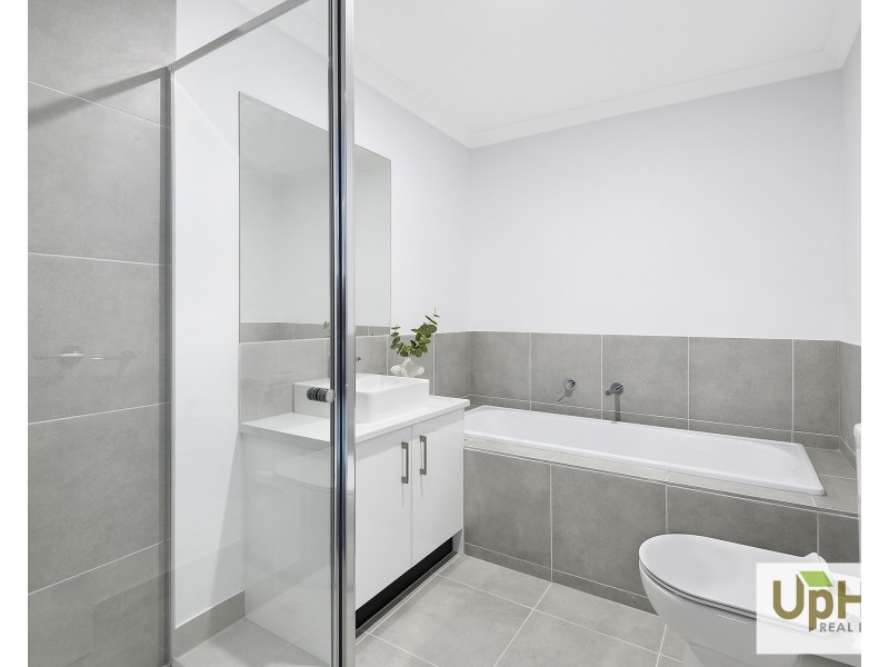 10 Monterey Loop, Clyde VIC 3978