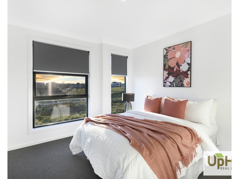 10 Monterey Loop, Clyde VIC 3978