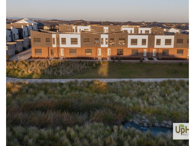 10 Monterey Loop, Clyde VIC 3978