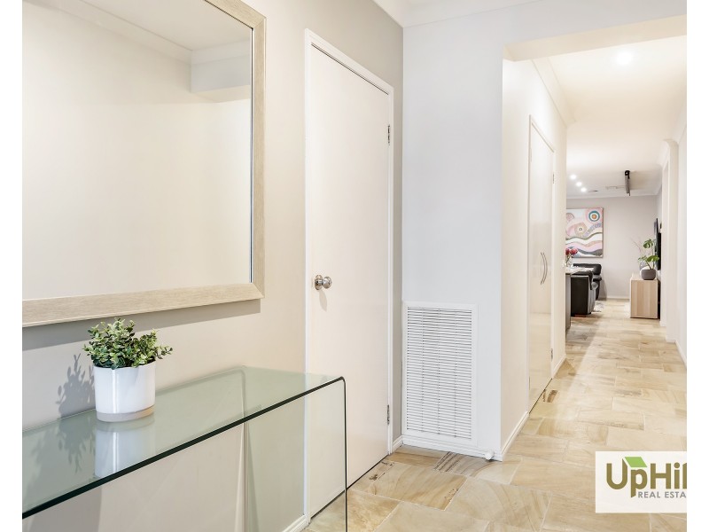 16 Wild Scotchman Way, Cranbourne East VIC 3977