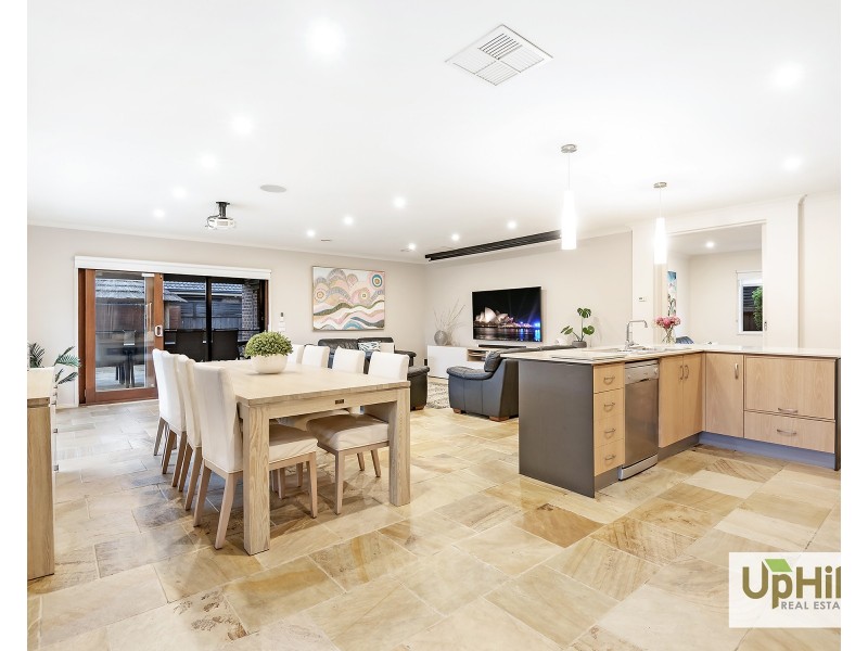 16 Wild Scotchman Way, Cranbourne East VIC 3977