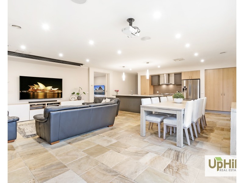 16 Wild Scotchman Way, Cranbourne East VIC 3977