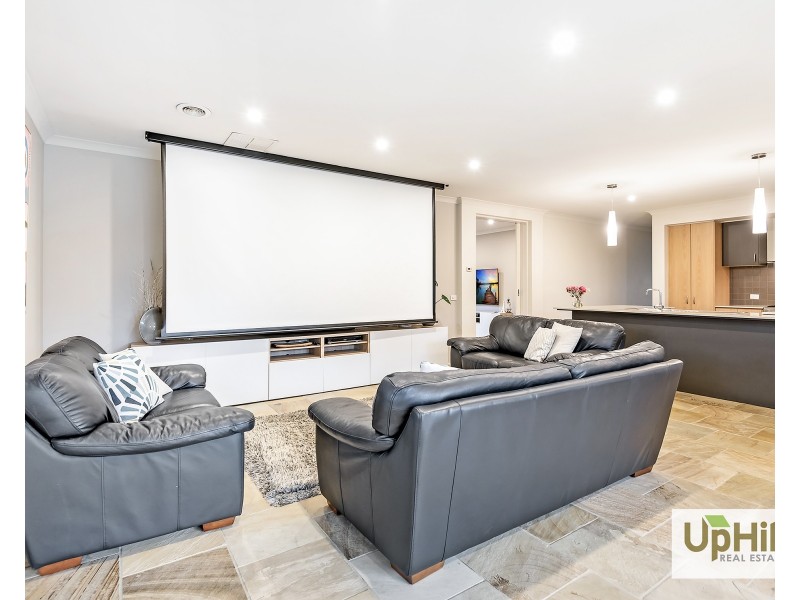 16 Wild Scotchman Way, Cranbourne East VIC 3977