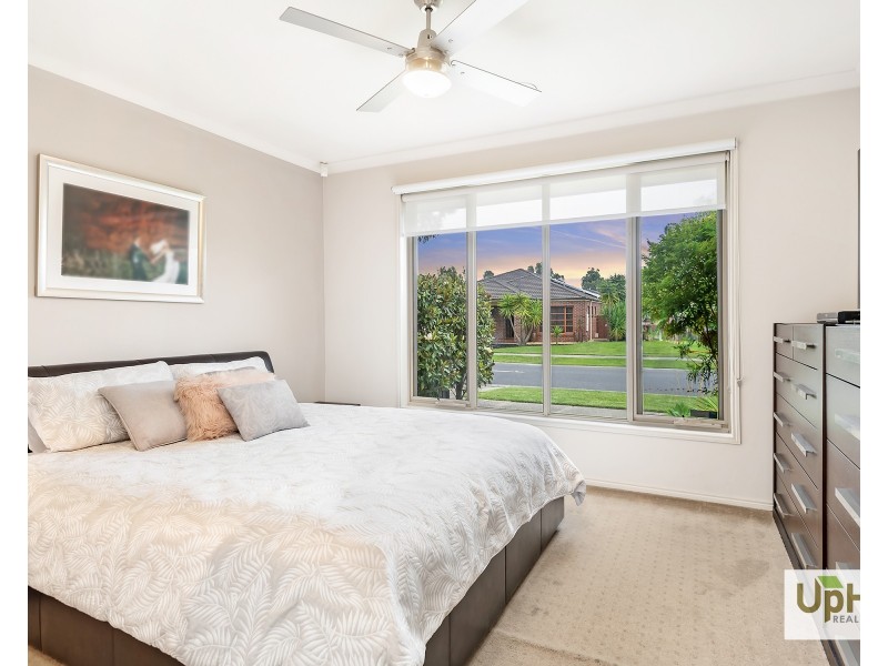 16 Wild Scotchman Way, Cranbourne East VIC 3977