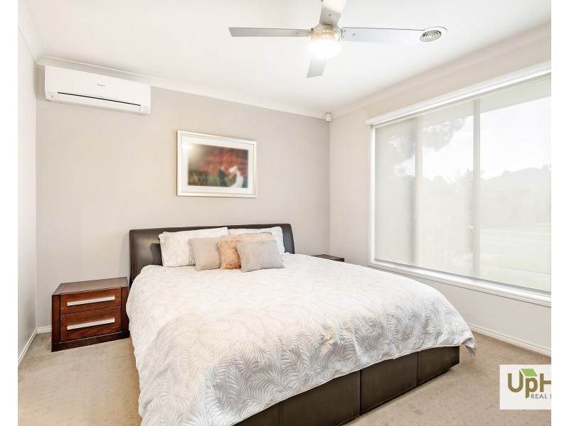 16 Wild Scotchman Way, Cranbourne East VIC 3977