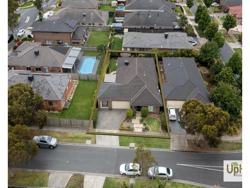 16 Wild Scotchman Way, Cranbourne East VIC 3977