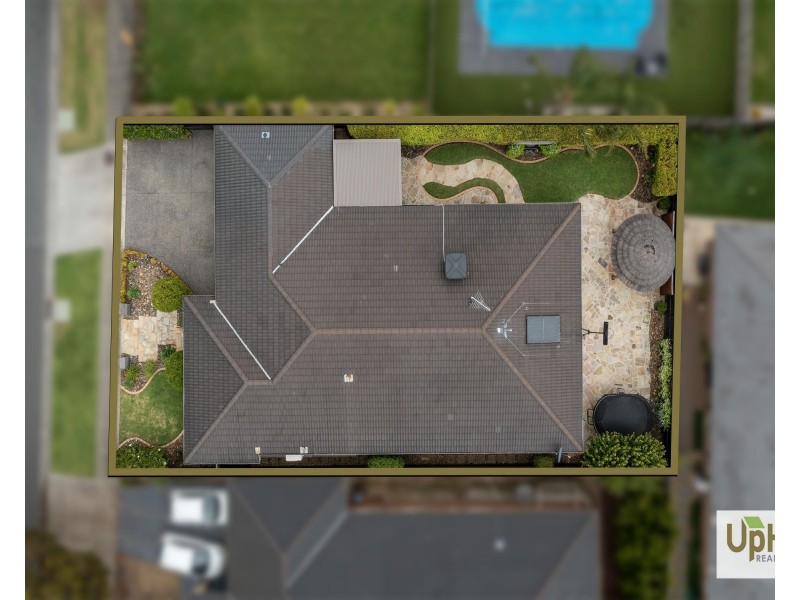 16 Wild Scotchman Way, Cranbourne East VIC 3977