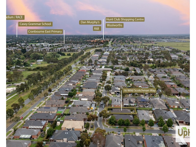 16 Wild Scotchman Way, Cranbourne East VIC 3977