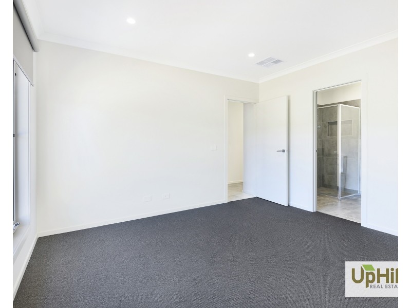 48 Charming Loop, Officer VIC 3809