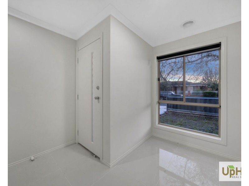 2D Henry street, Pakenham VIC 3810