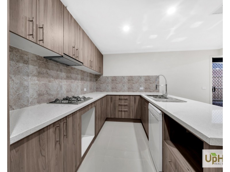 2D Henry street, Pakenham VIC 3810