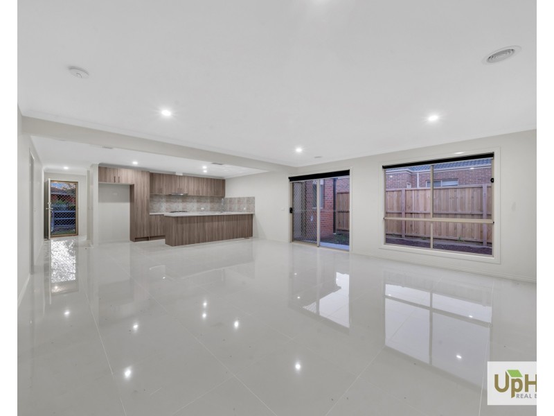 2D Henry street, Pakenham VIC 3810