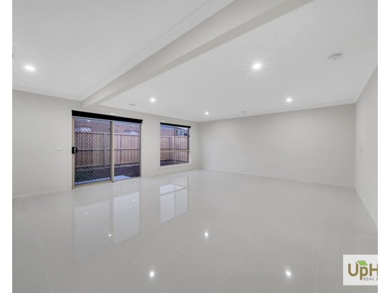 2D Henry street, Pakenham VIC 3810