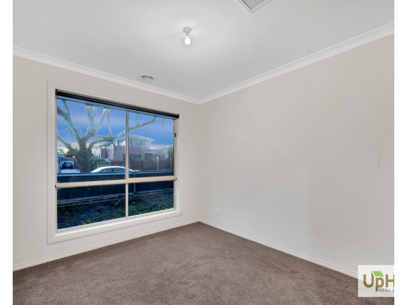 2D Henry street, Pakenham VIC 3810