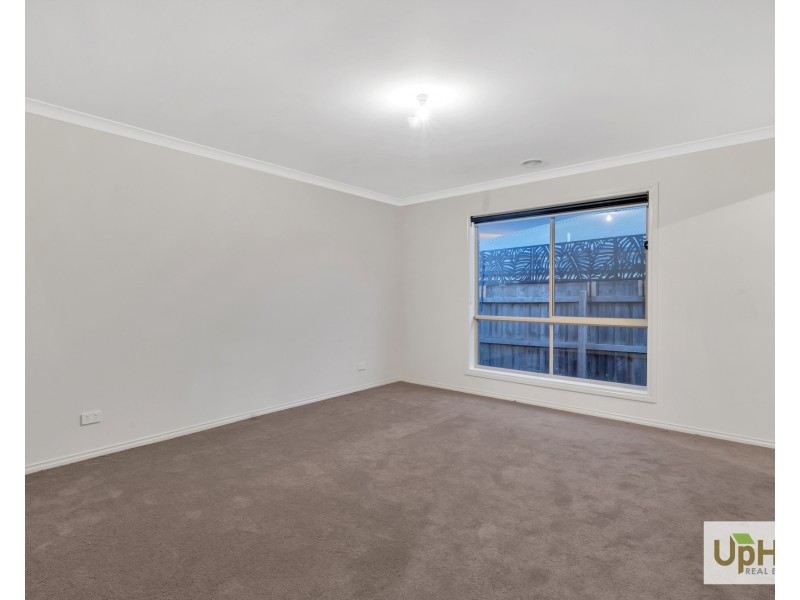 2D Henry street, Pakenham VIC 3810