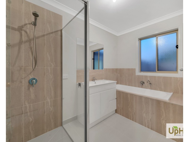 2D Henry street, Pakenham VIC 3810