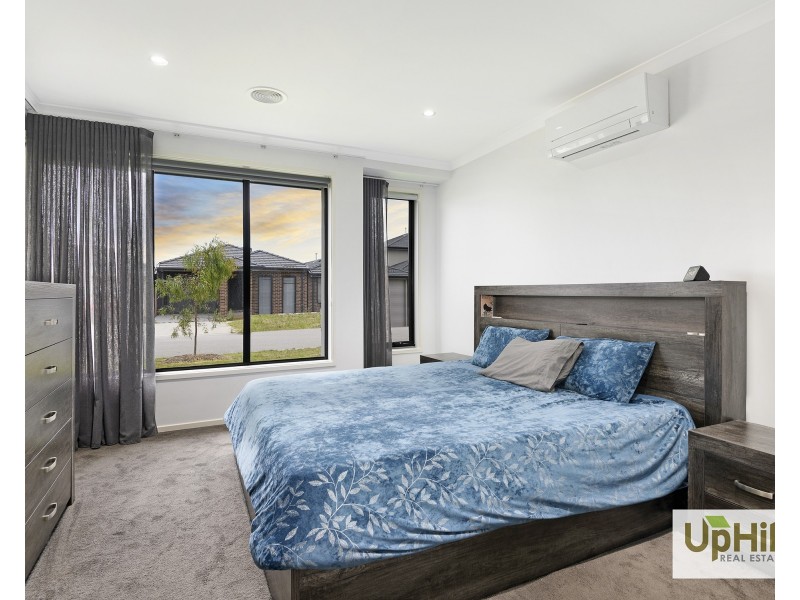 7 Pawell Street, Clyde North VIC 3978