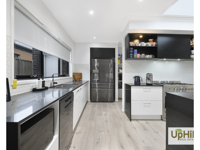 7 Pawell Street, Clyde North VIC 3978