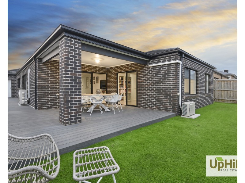 7 Pawell Street, Clyde North VIC 3978