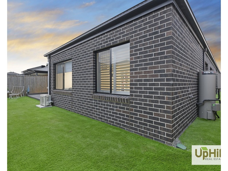 7 Pawell Street, Clyde North VIC 3978
