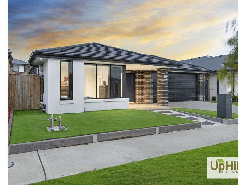 7 Pawell Street, Clyde North VIC 3978