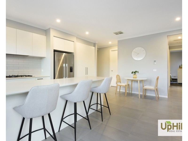 90 Athenaeum Avenue, Clyde North VIC 3978